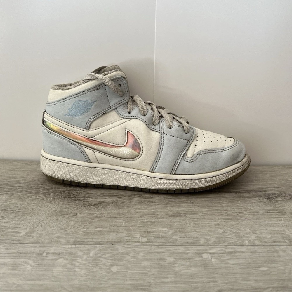 Air Jordan 1 Mid SE Youth Size 6Y Blue Iridescent Basketball Shoes FQ9118-400